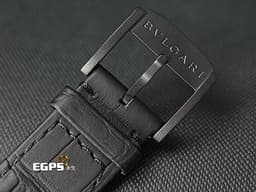 BVLGARI 寶格麗 Bulgari Octo Roma Chronograph 103932 <font color="#545454">黑色DLC塗層不鏽鋼&nbsp;黑色巴黎釘紋錶盤</font><font color="#05f0f0">&nbsp;</font>八角形多稜角設計外框 計時碼表&nbsp;<font color="#FF0000">2026年保卡 快拆錶帶系統 附原廠橡膠錶帶</font>&nbsp;自動上鍊 42mm