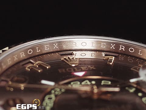 ROLEX 勞力士 Sky-Dweller 蠔式 天行者 326135 經典絕版巧克力色面盤搭配數字時標 年曆錶 沙羅系統 兩地時間 永恆玫瑰金 經典三角坑紋錶圈 初代天行者稀有專屬綠盒 自動上鍊 42mm