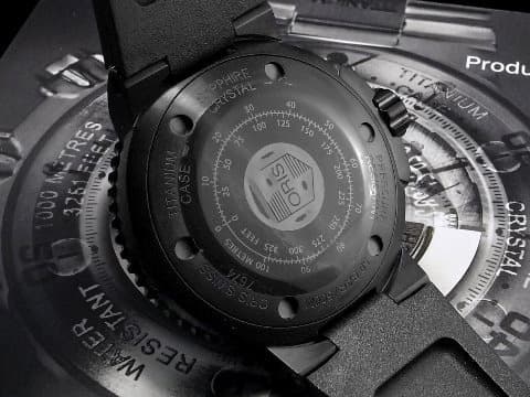 ORIS 豪利時 Aquis Date Titan Small Second 時間之海 7674 黑色塗層鈦金屬+不鏽鋼材質 陶瓷錶圈 0173976747754 小秒針 2025年保單 排氦氣閥 潛水錶 自動上鍊 46mm