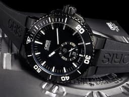 ORIS 豪利時 Aquis Date Titan Small Second 時間之海 7674 <font color="#4F4F4F">黑色塗層</font>鈦金屬+不鏽鋼材質 陶瓷錶圈 0173976747754 小秒針 <font color="#FF0000">2025年保單</font> 排氦氣閥 潛水錶 自動上鍊 46mm
