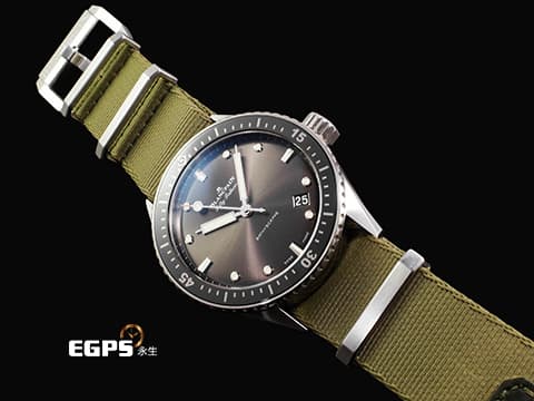 BLANCPAIN 寶珀 Fifty-Fathoms Bathyscaphe 五十噚系列 5000 1110 NAKA 不鏽鋼材質 單向旋轉磨砂緞面不鏽鋼錶圈 灰色流星放射飾紋面盤 2021年保卡&nbsp;自動上鍊 43mm