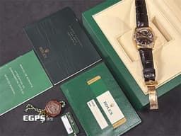 ROLEX 勞力士 Day-Date DD36 星期日曆型 皮帶款 118135 18K玫瑰金材質 <font color="#FF0000">保有部分原廠膠膜</font>&nbsp;<font color="#f4c88b">典雅 巧克力色面盤</font> 自動上鍊 36mm