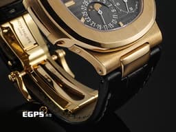 Patek Philippe 百達翡麗 PP錶 Nautilus 金鷹系列 鸚鵡螺 5712R-001 停產款 18K玫瑰金材質 <font color="#f8d0af">漸層深灰色橫條紋面盤 月相顯示</font> <font color="#FF0000">2017年保單 台灣公司貨</font>&nbsp;自動上鏈 38x43mm