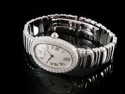 Cartier 卡地亞 BAIGNOIRE 鵝蛋 WB5095L2 18K白金材質 鍊帶款 <font color="#05f0f0">原廠鑲嵌明亮式切割圓鑽錶圈 鑲嵌凸圓形鑽石錶冠&nbsp;</font>&nbsp;米白色面盤 <font color="#ff0000">新錶參考訂價：1,350,000元</font> 石英機芯 22.5x30mm