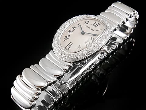 Cartier 卡地亞 BAIGNOIRE 鵝蛋 WB5095L2 18K白金材質 鍊帶款 原廠鑲嵌明亮式切割圓鑽錶圈 鑲嵌凸圓形鑽石錶冠&nbsp;&nbsp;米白色面盤 新錶參考訂價：1,350,000元 石英機芯 22.5x30mm