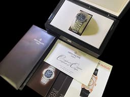 Patek Philippe 百達翡麗 PP錶 Nautilus 鸚鵡螺 5712/1A 金鷹 <font color="#49bcd7">漸層藍色面盤</font> 5712 不鏽鋼材質 鍊帶款 <font color="#FF0000"> PP印記 動能顯示 月相盈虧</font><font color="#FFFF33"> </font>自動上鏈 40mm