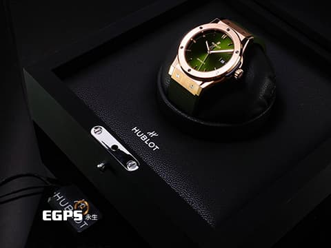 HUBLOT 宇舶 Classic Fusion Chronograph Titanium 42 經典融合 542.OX.8980.RX 宇舶獨家 18K王金材質&nbsp;綠色太陽紋面盤 2025年電子保單 僅試戴極新品&nbsp;自動上鍊 42mm
