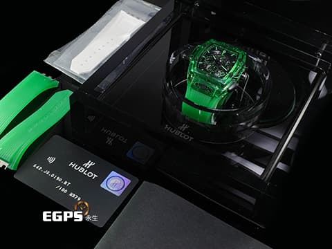 HUBLOT 宇舶 SPIRIT OF BIG BANG SAXEM 大爆炸 642.JG.0190.RT  綠色藍寶石水晶材質 鏤空面盤 快拆式功能錶帶  2022年保卡 台灣公司貨  全球限量100支 新錶訂價：3,924,000元 自動上鍊 42mm