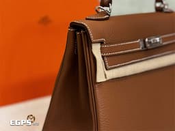 HERMÈS Kelly 25系列 Togo 牛皮手提/肩背 <font color="#05f0f0">單手柄設計配有肩帶 </font><font color="#fafa01">銀扣</font><font color="#05f0f0">&nbsp;</font><font color="#fafa01">37金棕</font>&nbsp;<font color="#ff0000">K刻&nbsp;</font>