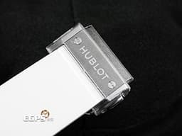 HUBLOT 宇舶 Classic Fusion 經典融合 ORLINSKI 聯名款 550.NS.2200.RW.ORL20 鈦金屬+不鏽鋼材質&nbsp;<font color="#bababa">3D立體切面錶殼呈現鑽石般折射光澤</font>&nbsp;大三針&nbsp;<font color="#ff0000">2025年保單</font> 自動上鍊 40mm