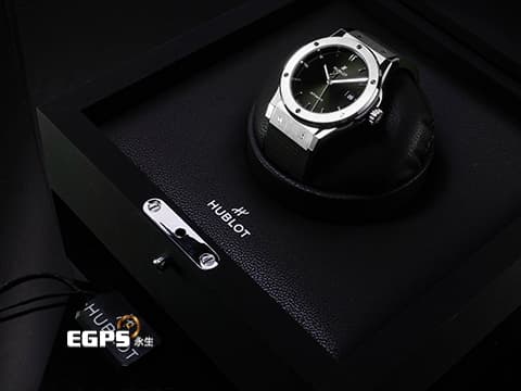 HUBLOT 宇舶 Classic Fusion Chronograph 42 經典融合 542.NX.8970.RX&nbsp;不鏽鋼材質&nbsp;綠色太陽紋面盤 2026年電子保單&nbsp;自動上鍊 42mm