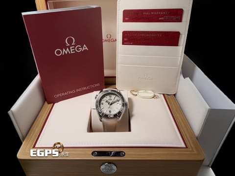 OMEGA 歐米茄 Seamaster Planet Ocean 600M 海馬 215.32.44.21.09.001 專業潛水腕錶&nbsp;米色沙噴紋理錶盤 磨砂氮化矽陶瓷錶圈&nbsp;&nbsp;同軸擒縱 2026年保卡&nbsp;自動上鍊 43.5mm