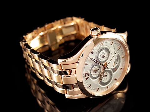 Carl F. Bucherer 寶齊萊 Manero 馬利龍 00.10902.03.16.01 18K玫瑰金材質 鏈帶款&nbsp;萬年歷 月相顯示功能&nbsp;新錶參考訂價：1,900,000元 整支重約4.9兩&nbsp;自動上鍊 40mm