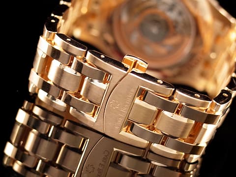 Carl F. Bucherer 寶齊萊 Manero 馬利龍 00.10902.03.16.01 18K玫瑰金材質 鏈帶款&nbsp;萬年歷 月相顯示功能&nbsp;新錶參考訂價：1,900,000元 整支重約4.9兩&nbsp;自動上鍊 40mm