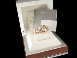 Carl F. Bucherer 寶齊萊 Manero 馬利龍 00.10902.03.16.01 18K玫瑰金材質 鏈帶款&nbsp;<font color="#05f0f0">萬年歷 月相顯示功能&nbsp;</font><font color="#ff0000">新錶參考訂價：1,900,000元 整支重約4.9兩</font><span style="font-size: 10pt;">&nbsp;自動上鍊 40mm</span>