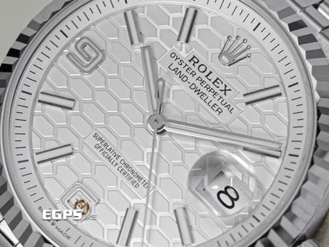 ROLEX 勞力士 Land-Dweller 40 蠔式 陸行者 127334 醇白色蜂巢圖案錶面 大三針 不鏽鋼&nbsp;最新款7135型機芯 透明錶背&nbsp;18K白金經典三角坑紋外圈&nbsp;2025年保卡 纖薄紀念型（Flat Jubilee）錶帶&nbsp;自動上鍊 40mm