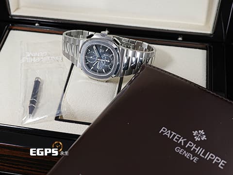 Patek Philippe 百達翡麗 PP錶 Nautilus Travel Time Flyback Chronograph 金鷹 鸚鵡螺 5990/1A-011&nbsp;藍色漸層橫條紋面盤&nbsp;兩地時區 飛返 計時碼錶 不鏽鋼 新一代鋼王&nbsp;2026年保單&nbsp;自動上鏈 40.5mm