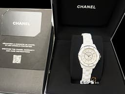 CHANEL 香奈兒 J12 H10472 <font color="#05f0f0">白色高科技陶瓷材質 原廠鑽石時標 白色珍珠貝母面盤</font><font color="#ff0000">&nbsp; 貝殼鑽面 透背款2025年保卡&nbsp;</font>專利不鏽鋼蝴蝶扣 自動上鍊 33mm