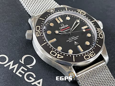OMEGA 歐米茄 Seamaster Diver 300 海馬 21090422001001&nbsp;經典&nbsp;仿古風格「Tropical 」熱帶面盤、錶圈 另附原廠NATO錶帶&nbsp;鈦金屬 米蘭錶帶 同軸擒縱 排氦氣閥 潛水錶《No Time to Die 生死交戰 007 限定款》2022年保單&nbsp;自動上鍊&nbsp; 42mm