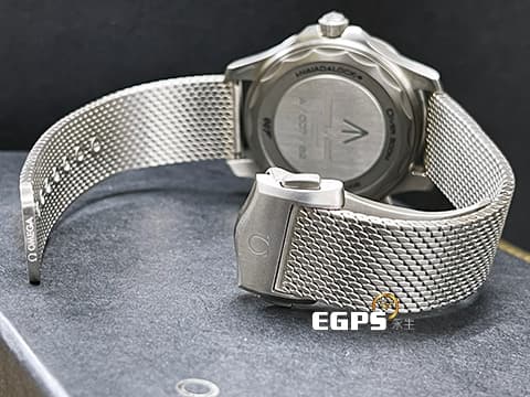 OMEGA 歐米茄 Seamaster Diver 300 海馬 21090422001001&nbsp;經典&nbsp;仿古風格「Tropical 」熱帶面盤、錶圈 另附原廠NATO錶帶&nbsp;鈦金屬 米蘭錶帶 同軸擒縱 排氦氣閥 潛水錶《No Time to Die 生死交戰 007 限定款》2022年保單&nbsp;自動上鍊&nbsp; 42mm