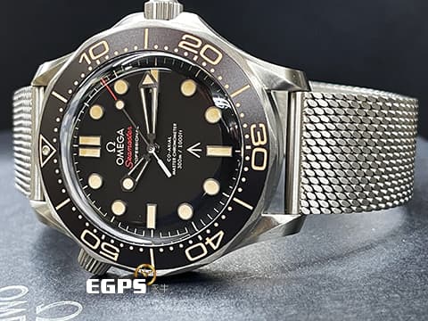 OMEGA 歐米茄 Seamaster Diver 300 海馬 21090422001001&nbsp;經典&nbsp;仿古風格「Tropical 」熱帶面盤、錶圈 另附原廠NATO錶帶&nbsp;鈦金屬 米蘭錶帶 同軸擒縱 排氦氣閥 潛水錶《No Time to Die 生死交戰 007 限定款》2022年保單&nbsp;自動上鍊&nbsp; 42mm
