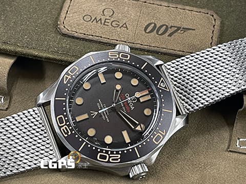 OMEGA 歐米茄 Seamaster Diver 300 海馬 21090422001001&nbsp;經典&nbsp;仿古風格「Tropical 」熱帶面盤、錶圈 另附原廠NATO錶帶&nbsp;鈦金屬 米蘭錶帶 同軸擒縱 排氦氣閥 潛水錶《No Time to Die 生死交戰 007 限定款》2022年保單&nbsp;自動上鍊&nbsp; 42mm
