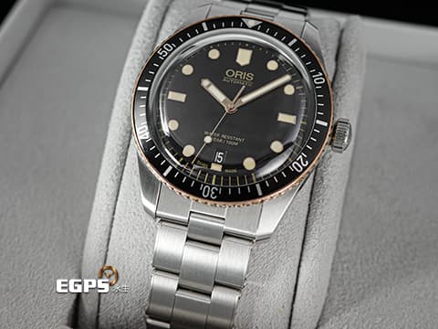 Oris 豪利時 Divers Sixty-Five系列 1965 復刻1965年ORIS第一款潛水錶 青銅外圈 復古色時標&nbsp;01733770743540782018 不鏽鋼 大三針 復古箱型藍寶石水晶玻璃&nbsp;2023年台灣公司貨&nbsp;自動腕錶 40mm