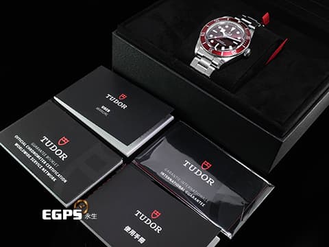 TUDOR 帝舵 Black Bay 58 GMT BB58 M7939G1A0NRU-0001 7939 不鏽鋼材質 酒紅色陽極氧化鋁字圈 酒紅色面盤&nbsp;2025年保卡  自動上鍊 39mm