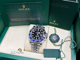ROLEX 勞力士 GMT-Master II 格林威治型 126710 BLNR <font color="#4169e1">蝙蝠俠 Batman 藍黑圈</font>&nbsp;兩地時間 <font color="#ff0000">最新木紋</font><font color="#FF0000">2026年保卡 紀念型五株蠔式錶帶</font> 自動上鍊 40mm