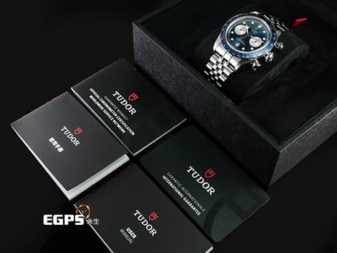 TUDOR 帝舵 Heritage Black Bay Chrono 碧灣 79360B-0002 計時碼錶 最新款「帝舵藍」錶面、錶圈 79360&nbsp;不鏽鋼材質&nbsp;專賣店限定款 2024年保卡 最新款五節錶帶搭配快速調節「T-fit」折疊扣 自動上鍊 41mm