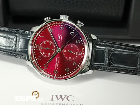 IWC 萬國 Portugieser Chronograph 經典 葡萄牙 系列 IW371616&nbsp;酒紅色放射紋面盤 大葡萄牙&nbsp;計時碼錶&nbsp;不鏽鋼&nbsp;透明錶背款 2022年台灣公司貨 自動上鍊 41mm