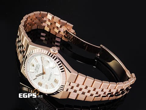 ROLEX 勞力士 Land-Dweller 127335 18K玫瑰金材質&nbsp;最新系列 陸行者 勞力士數一數二的透背錶款 醇白色蜂巢圖案錶面&nbsp;絲滑服貼的最新錶帶設計&nbsp;2026年保卡 纖薄紀念型（Flat Jubilee）錶帶&nbsp;自動上鍊 40mm