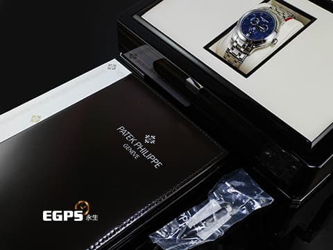 Patek philippe 百達翡麗 PP COMPLICATIONS 4947/1A 複雜功能時計 4947 不鏽鋼材質 鏈帶款 藍色絲綢紋理面盤 2025年保單 新錶參考訂價：1,698,000元 保有部分原廠膠膜 自動上鏈 38mm