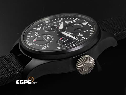 IWC 萬國錶 Big Pilot 大飛行員 IW502902 七日鍊 黑陶瓷材質&nbsp;經典南北月相 萬年曆、四位數字年份顯示&nbsp;海軍空戰部隊圖案錶背&nbsp;自動上鍊 48.6mm