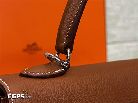 HERMÈS Kelly 25系列 Togo 牛皮手提/肩背 單手柄設計配有肩帶 銀扣&nbsp;37金棕&nbsp;K刻&nbsp;