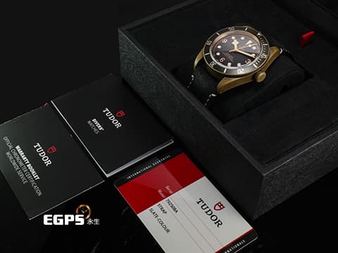 TUDOR 帝舵 Black Bay Bronze 碧灣 79250BA&nbsp;石板灰色面盤 搭配復古皮革錶帶&nbsp;青銅材質 復古 雪花針 2019年保卡&nbsp;自動上鍊 43mm