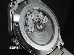 PIAGET 伯爵 Polo Date系列 G0A49022 經典 枕型 不鏽鋼材質&nbsp;<font color="#228B22">綠色橫條紋雕紋面盤</font> <font color="#FF0000">2025年保卡</font>&nbsp;自動上鍊 42mm