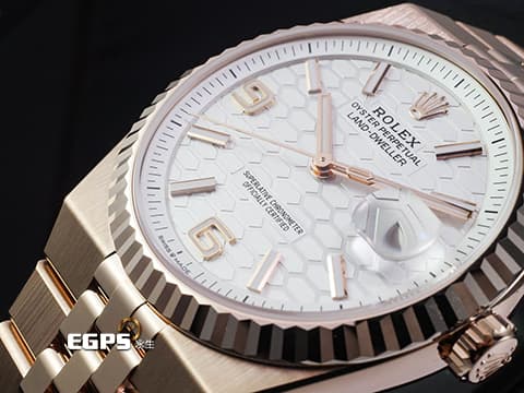 ROLEX 勞力士 Land-Dweller 127335 18K玫瑰金材質&nbsp;最新系列 陸行者 勞力士數一數二的透背錶款 醇白色蜂巢圖案錶面&nbsp;絲滑服貼的最新錶帶設計&nbsp;2026年保卡 纖薄紀念型（Flat Jubilee）錶帶&nbsp;自動上鍊 40mm