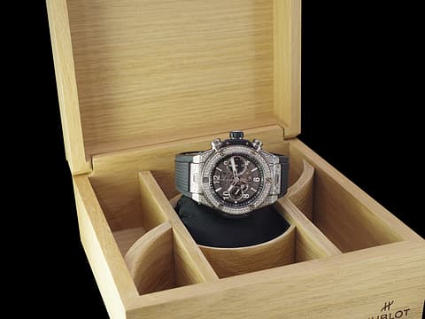 Hublot 宇舶 BIG BANG 大爆炸 Unico Blackmagic 421.NX.1170.RX.1704&nbsp;&nbsp;鈦金屬材質 飛返計時碼錶&nbsp;&nbsp;原鑲162顆鑽石錶圈（約1.1克拉） 2025年最新電子式保單 自動上鍊 44mm