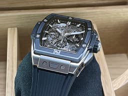 Hublot 宇舶 Spirit of Big Bang 大爆炸 靈魂系列 642.NM.0170.RX 計時碼表 <font color="#05f0f0">鈦金屬材質 黑色陶瓷錶框</font> <font color="#ff0000">鏤空面盤 2026年電子保單 快拆式錶帶 極新品</font>&nbsp;自動上鍊 42mm