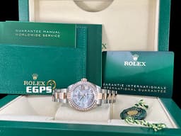 ROLEX 勞力士 Lady-Datejust 279381RBR 蠔式日誌型 18K玫瑰金材質 半金款 <font color="#05f0f0">原廠鑲嵌鑽石圈、時標 白色珍珠貝母面盤</font><font color="#FF0000">&nbsp;2024年保卡 </font> 自動上鍊 28mm