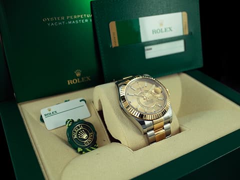 ROLEX 勞力士 Sky-Dweller 326933 天行者 18K黃金半金款 沙羅系統 年曆錶 兩地時區 皇帝金面盤 2018年保卡 錶友未使用珍藏品 保有大部分原廠膠膜 自動上鍊 42mm