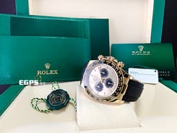 ROLEX 勞力士 Cosmograph Daytona 宇宙計時型 迪通拿 126518LN <font color="#f5dea8">余文樂 金色熊貓面盤 18K黃金材質</font>&nbsp;126518 LN 計時碼表 陶瓷外圈 <font color="#FF0000">最新4131機芯 快調延展錶扣 2024年保卡</font>&nbsp;賽車錶 自動上鍊 40mm