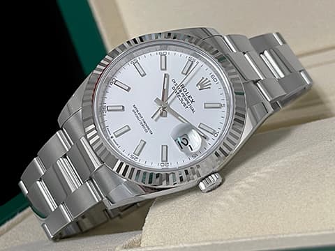 ROLEX 勞力士 DateJust 41 蠔式日誌型 126334 白色面盤 不鏽鋼 DJ41 經典三角坑紋錶圈 2022年新式綠卡 蠔式（Oyster）三節錶帶 自動上鍊 41mm