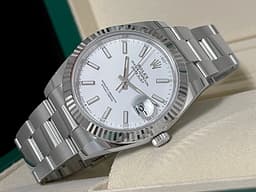 ROLEX 勞力士 DateJust 41 蠔式日誌型 126334 <font color=#F0F0F0>白色面盤</font> 不鏽鋼 DJ41 經典三角坑紋錶圈 <font color=#FF0000>2022年新式綠卡 蠔式（Oyster）三節錶帶</font> 自動上鍊 41mm