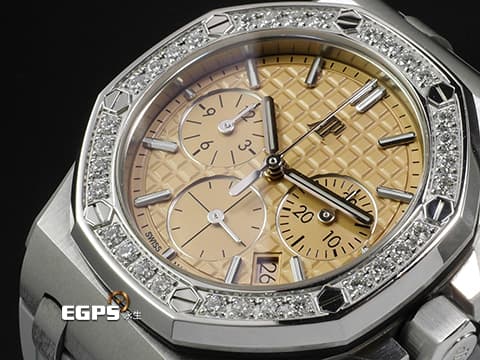 Audemars Piguet AP錶 愛彼 Royal Oak Offshore 皇家橡樹離岸型 26231ST.ZZ.A178CA.01 18K白金材質 鮭魚色熊貓面盤&nbsp;原廠鑲嵌32顆鑽石錶圈（共1.02克拉）2024年保卡 自動上鍊&nbsp;37mm