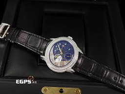 Audemars Piguet 愛彼 AP錶 Millenary Ladies Starlit Sky&nbsp;<font color="#2828ff"><span style="font-size: 13.3333px;">千禧星空「</span></font><span style="color: rgb(40, 40, 255);">黑夜</span><font color="#2828ff"><span style="font-size: 13.3333px;">」特別版 藍色砂金石搭配珍珠貝母面盤</span></font>&nbsp;77316BC.ZZ.D007SU.01&nbsp;<span style="color: rgb(202, 223, 240);">原廠鑲嵌頂級天然鑽石面盤、錶圈、錶耳、錶背、錶扣&nbsp;</span>77316 BC 月相盈虧 動能顯示&nbsp;<font color="#ff0000">新錶參考訂價：2,711,000元</font>&nbsp;自動上鏈 35.4 x 39.5mm