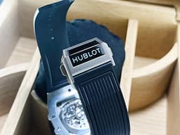 Hublot 宇舶 Spirit of Big Bang 大爆炸 靈魂系列 642.NM.0170.RX 計時碼表 <font color="#05f0f0">鈦金屬材質 黑色陶瓷錶框</font> <font color="#ff0000">鏤空面盤 2026年電子保單 快拆式錶帶 極新品</font>&nbsp;自動上鍊 42mm