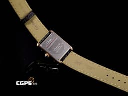 CARTIER 卡地亞 經典 坦克 TANK MUST 小型款 18K玫瑰金材質&nbsp;<font color="#6da6d2">圓珠形錶冠鑲嵌1顆凸圓形藍色合成尖晶石</font> 石英機芯 27 x 22mm