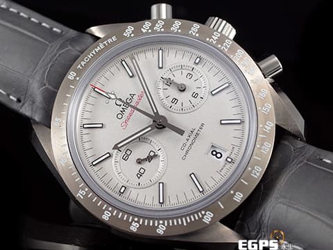 OMEGA 歐米茄 Speedmaste Chronograph 超霸 速霸 31193445199001「月之灰面」Grey Side of the Moon 灰陶瓷錶殼&nbsp;PT950 鉑金噴砂面盤 計時碼表&nbsp;同軸擒縱 2021年台灣公司貨&nbsp;自動上鏈 44.25mm